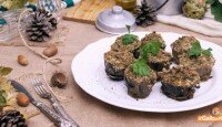 La semplicità del cuore dei carciofi usati a mo’ di contenitore e farciti con un trito di prezzemolo, pangrattato e...